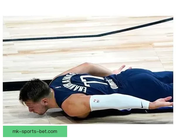 波神被保罗里德顶到腰部返回更衣室 本场比赛能否出战成疑