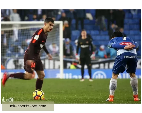 奥格斯堡球员迈克尔·格雷戈里奇体育精神感动全场主动告知裁判无犯规